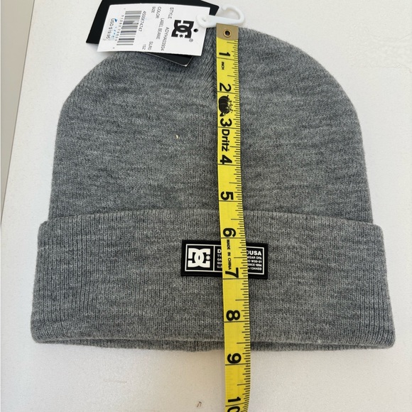 NWT DC Shoes Heather Gray Knit Beanie - Picture 4 of 5